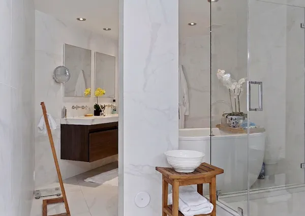 $3,900,000 | 10 Venetian Way, Unit 804, Miami Beach, FL 33139