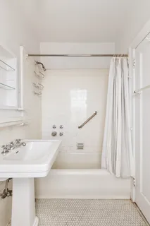 $3,495,000 | 20 West 77th Street, Unit 15A | Upper West Side