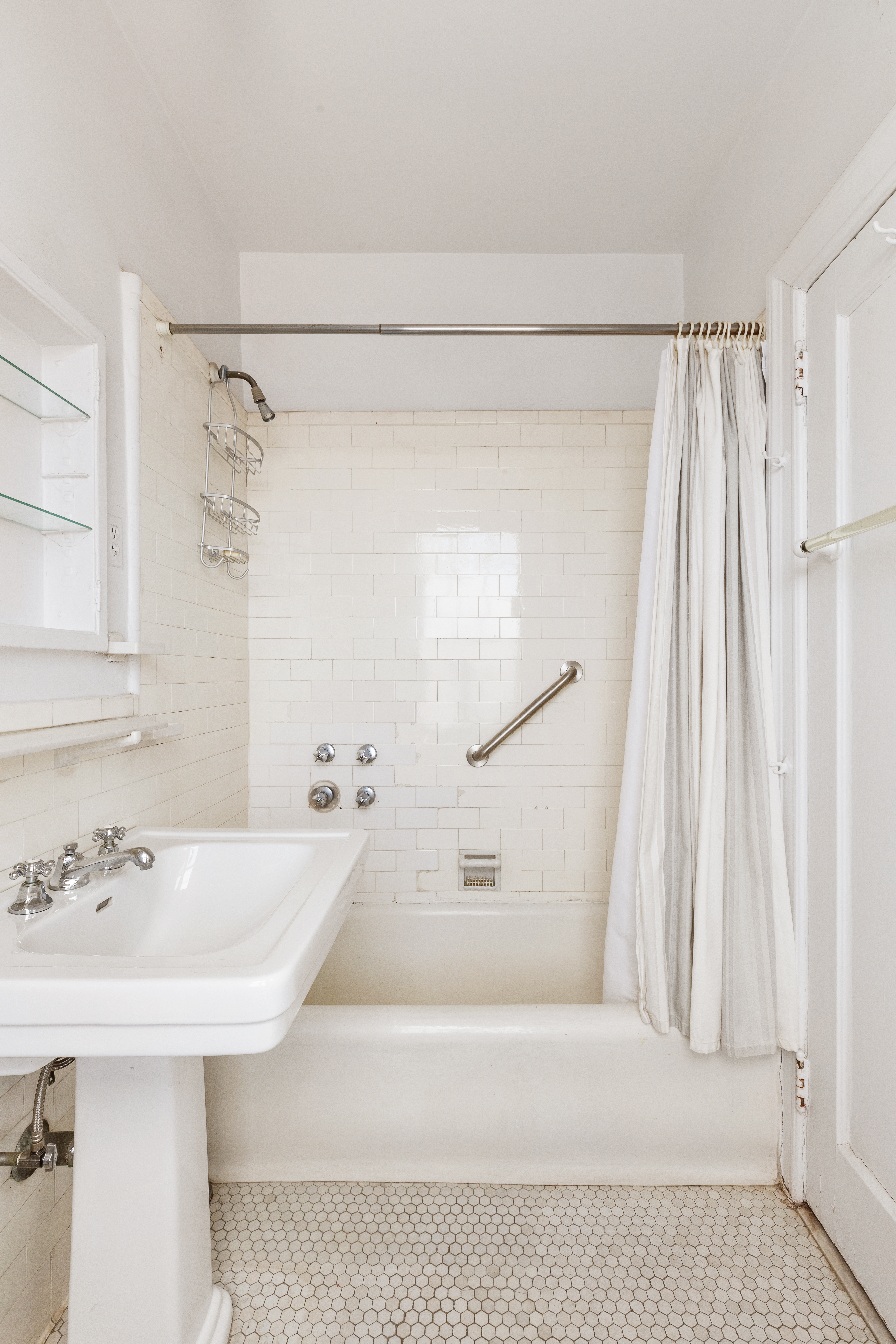 20 West 77th Street, Unit 15A Manhattan, NY 10024 - Photo 11 of 17