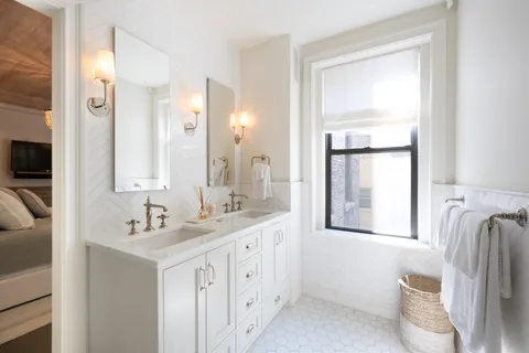 $2,995,000 | 176 West 87th Street, Unit 4A | Upper West Side