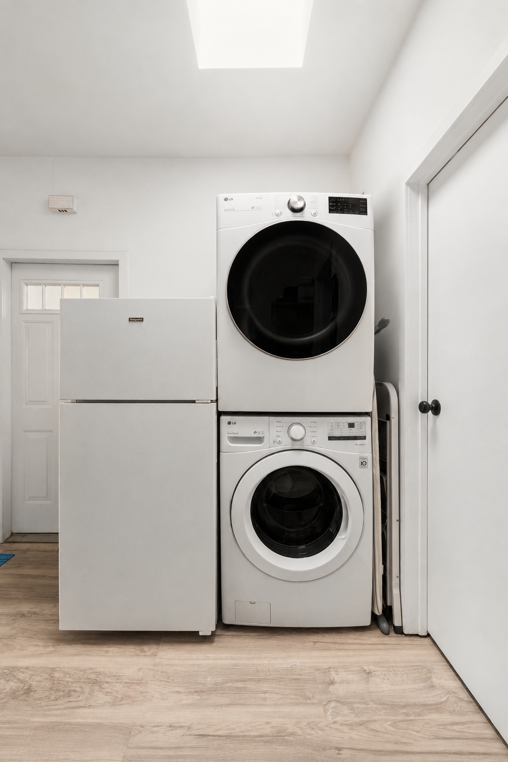 41 Frost Street, Unit 2 Brooklyn, NY 11211 - Photo 6 of 7 a utility room with dryer and washer