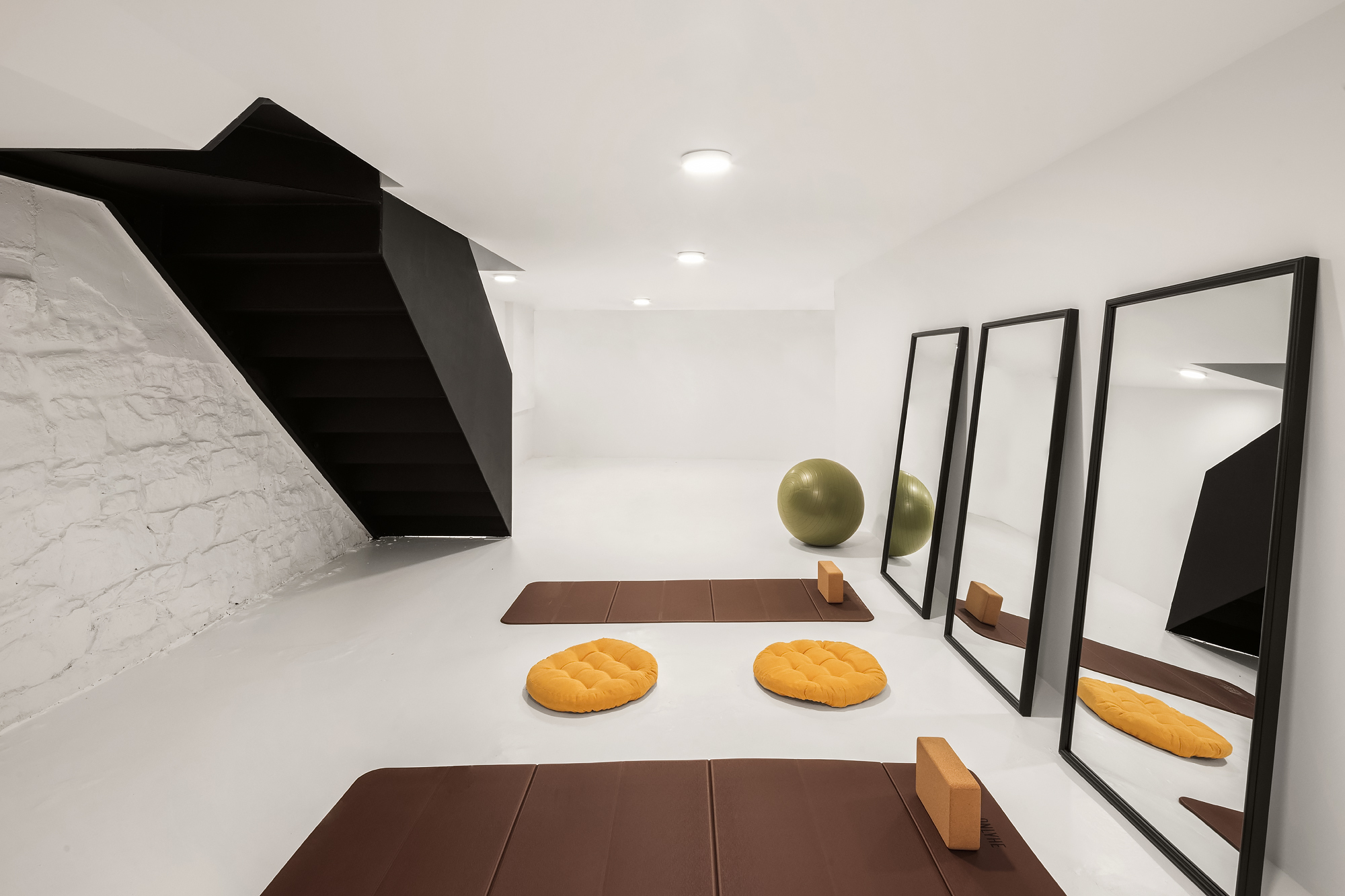 61 South 4th Street Brooklyn, NY 11249 - Photo 10 of 29 a living room with furniture and flat screen tv