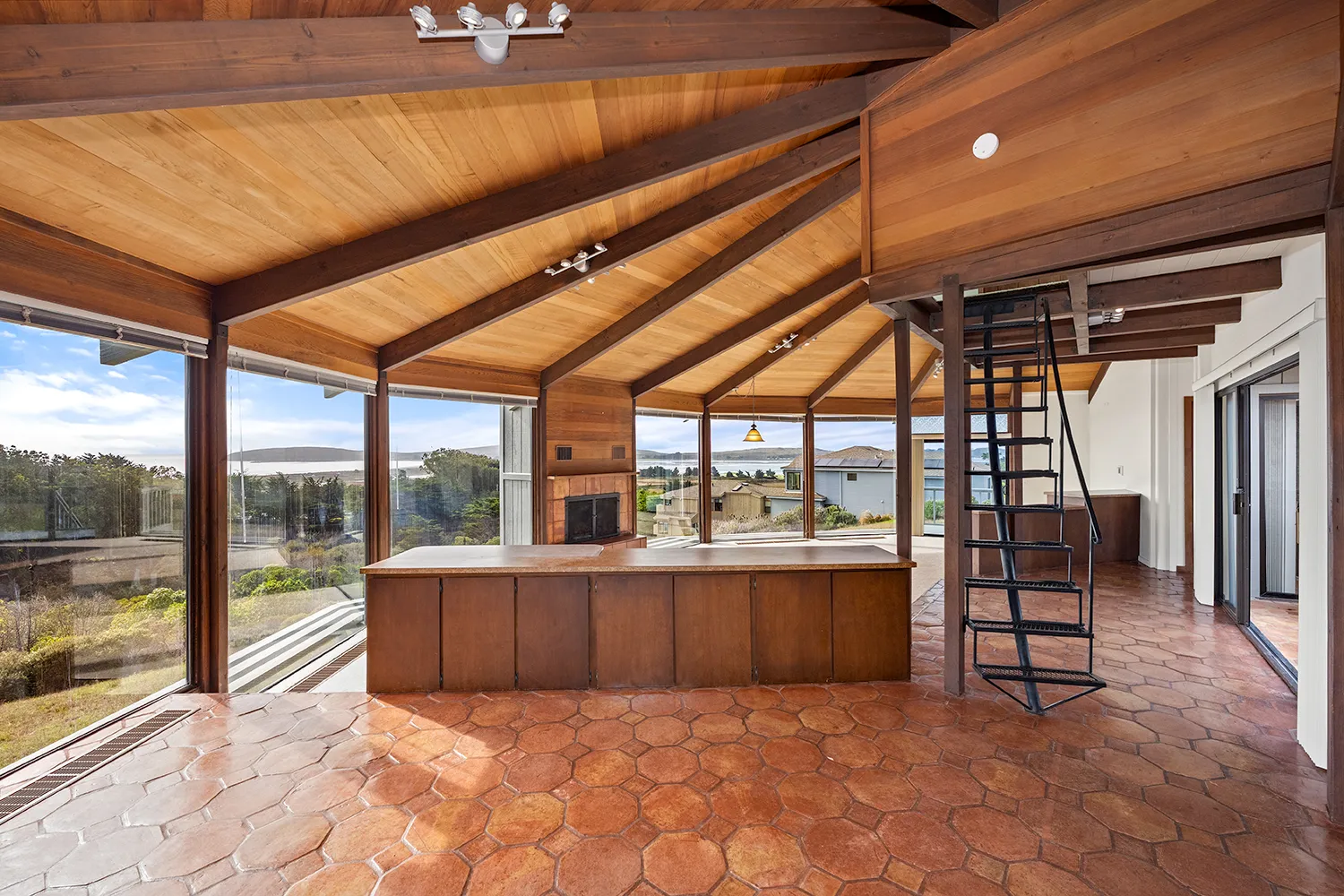 $2,000,000 | 190 Starboard Court, Bodega Bay, CA 94923