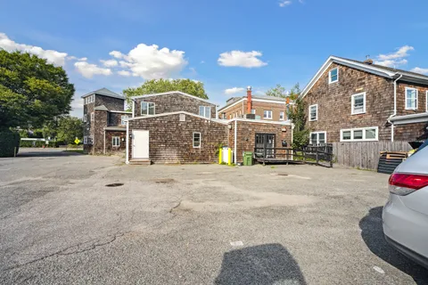 $24,750,000 | 3 Railroad Avenue, East Hampton, NY 11937