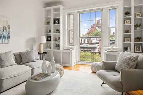$1,295,000 | 76 Remsen Street, Unit 6B | Brooklyn Heights