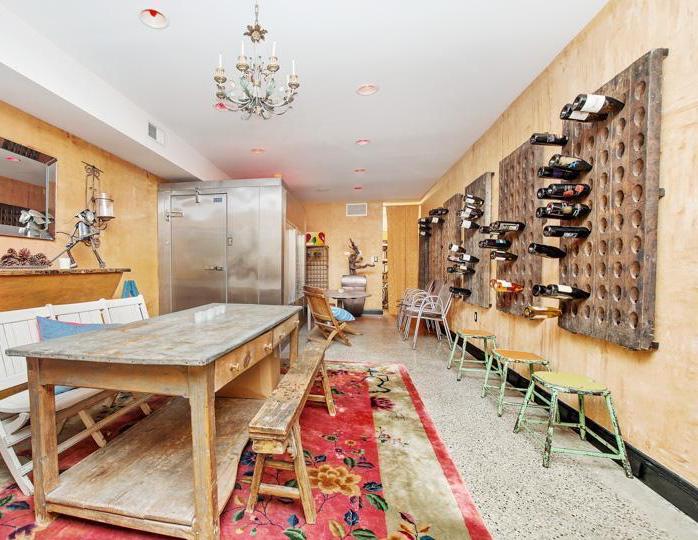 4 Centre Market Place Manhattan, NY 10013 - Photo 13 of 15 a very nice looking room with a large window