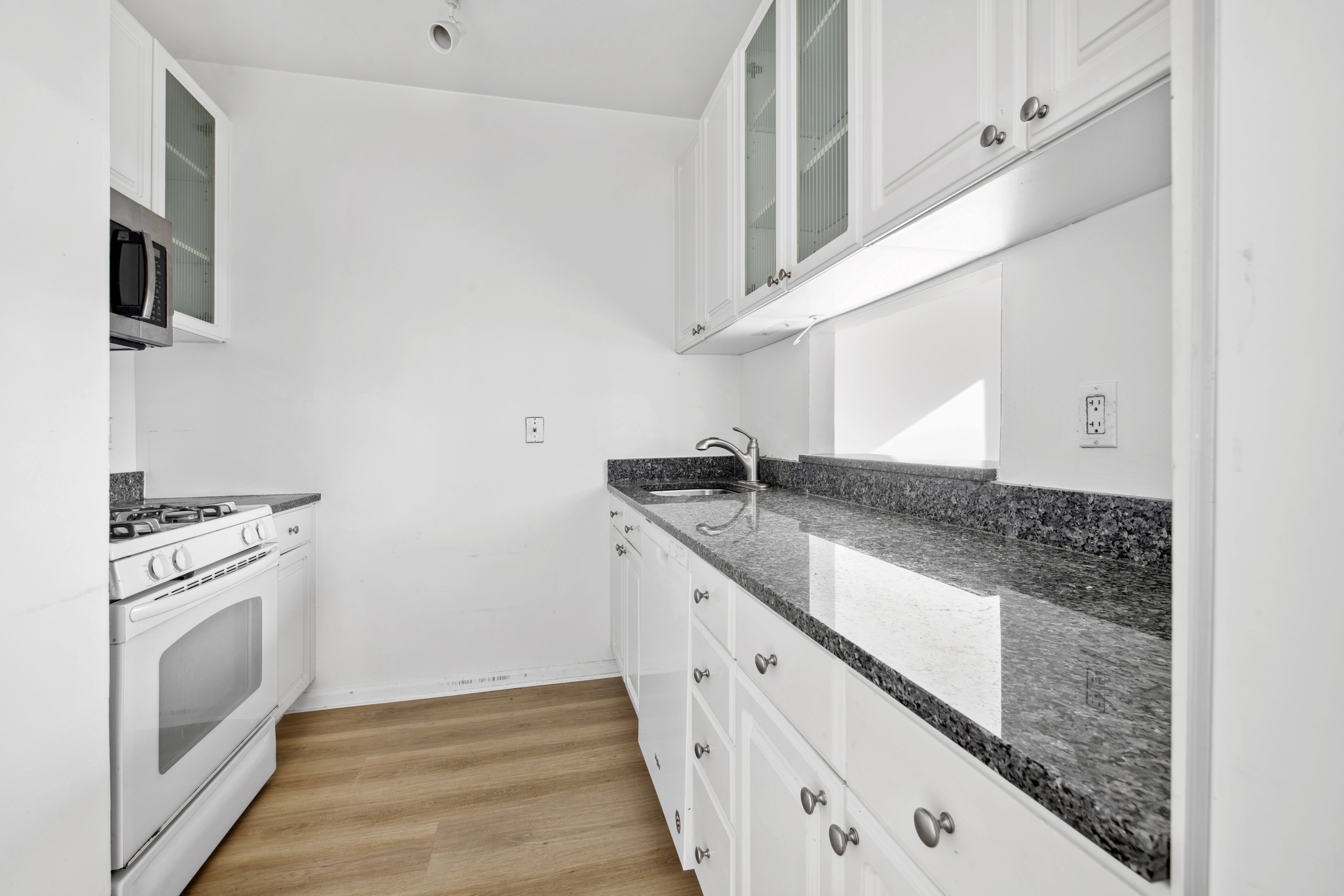 201 West 72nd Street, Unit 18A Manhattan, NY 10023 - Photo 6 of 14