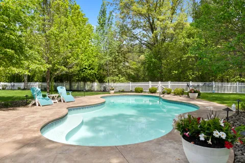 Contact Agent | 5 Jamaica Lane, Haverhill, MA 01830