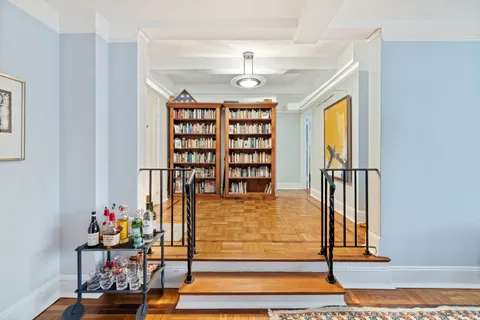 a view of entryway with a workspace