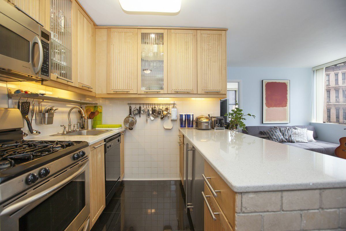 301 East 45th Street, Unit 4E Manhattan, NY 10017 - Photo 3 of 8