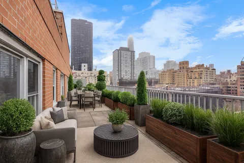 $1,250,000 | 333 East 66th Street, Unit PHA | Lenox Hill