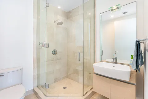 $975,000 | 200 Biscayne Blvd Way, Unit 4812, Miami, FL 33131