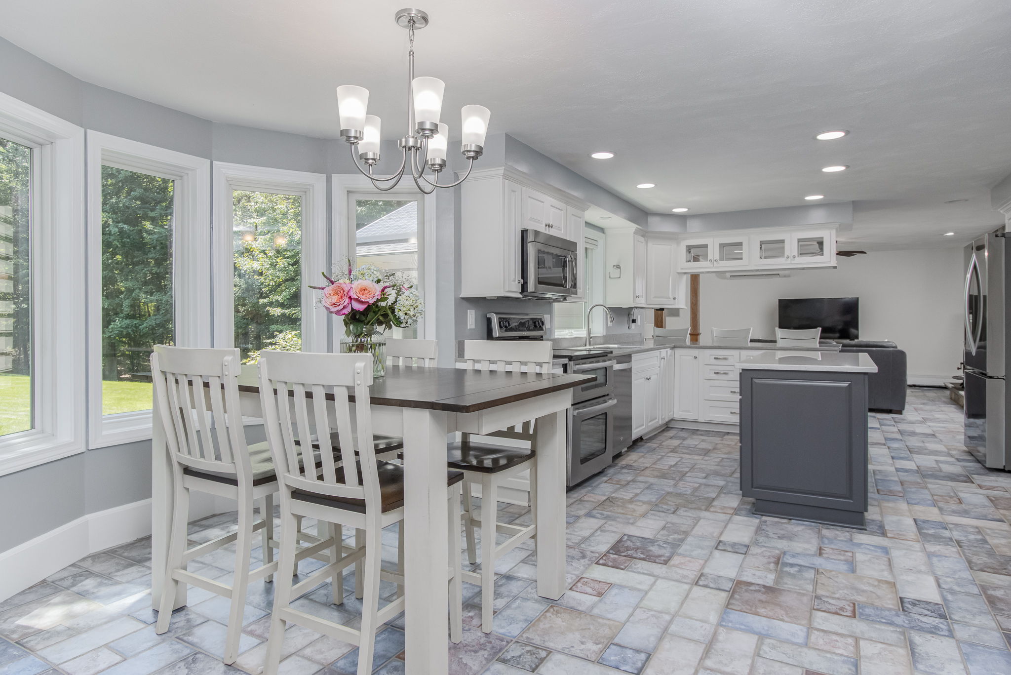 4 Upton Street Dunstable, MA 01827 - Photo 9 of 40