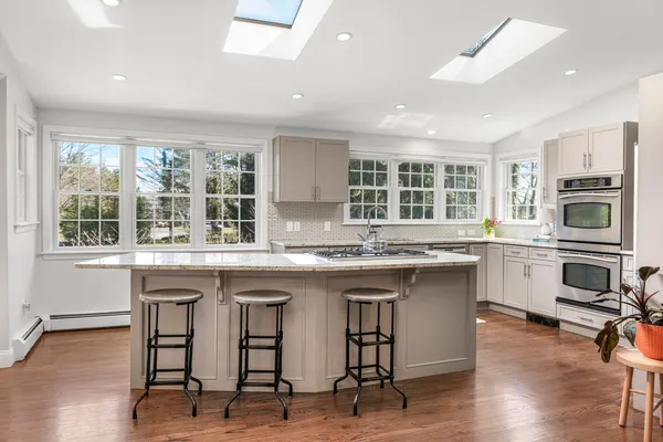 $2,150,000 | 20 Briarfield Road, Barrington, RI 02806