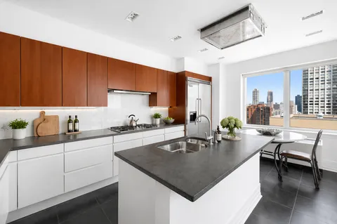 $4,950,000 | 300 East 55th Street, Unit PHC | Sutton Place