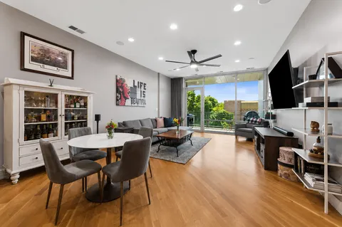 $715,000 | 2242 West Chicago Avenue, Unit 301, Chicago, IL 60622