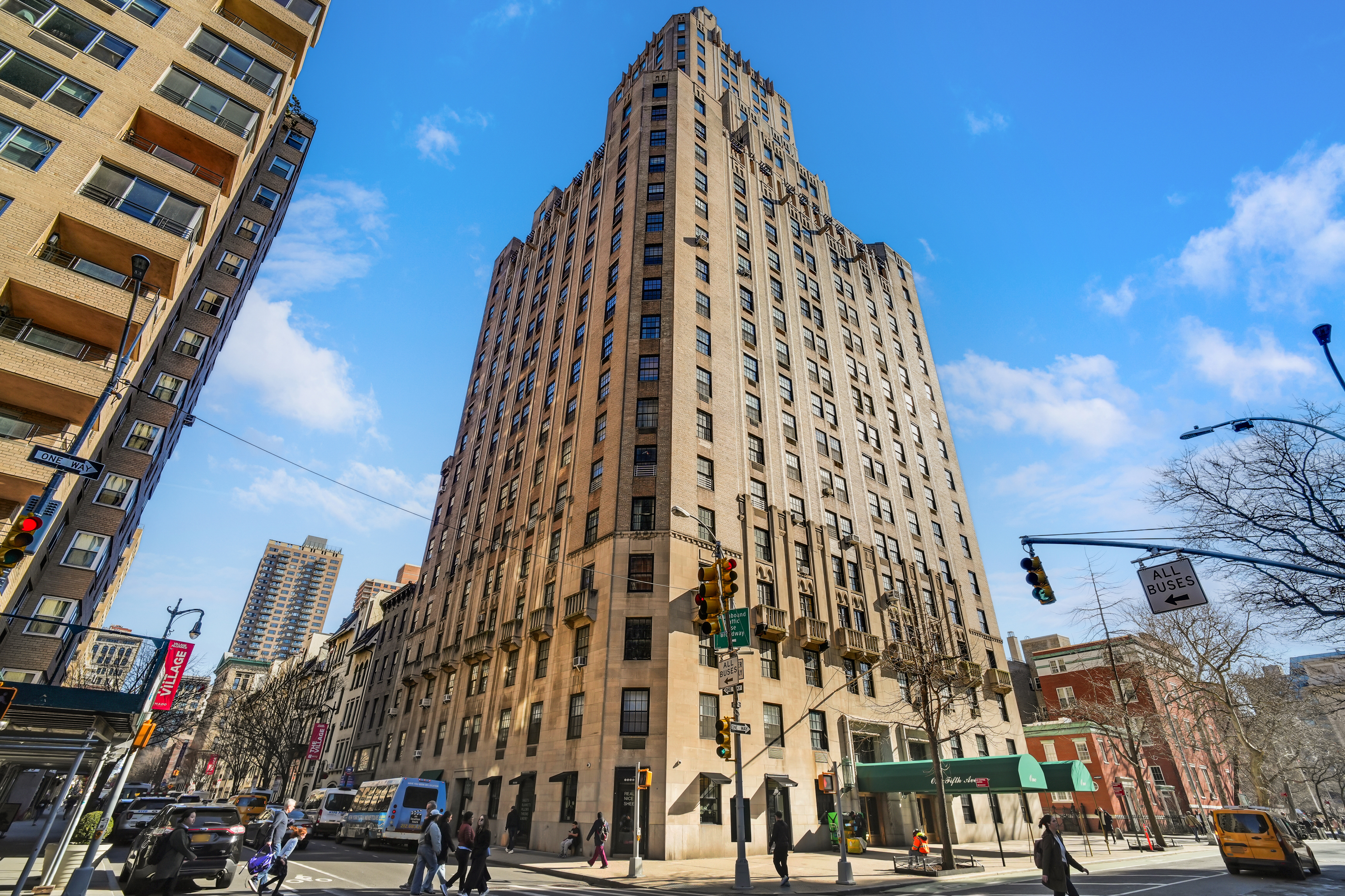 1 5th Avenue, Unit 5GH Manhattan, NY 10003 - Photo 24 of 26 a view of a multi story buildings
