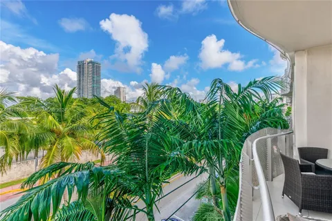 $1,050,000 | 2100 Park Avenue, Unit 301, Miami Beach, FL 33139