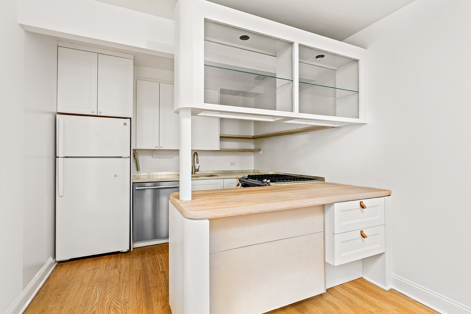 689 Fort Washington Avenue, Unit 1AA Manhattan, NY 10040 - Photo 4 of 13 a utility room with dryer and washer