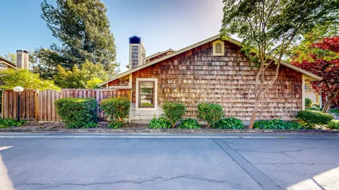 $695,000 | 1678 Creekview Court, Petaluma, CA 94954
