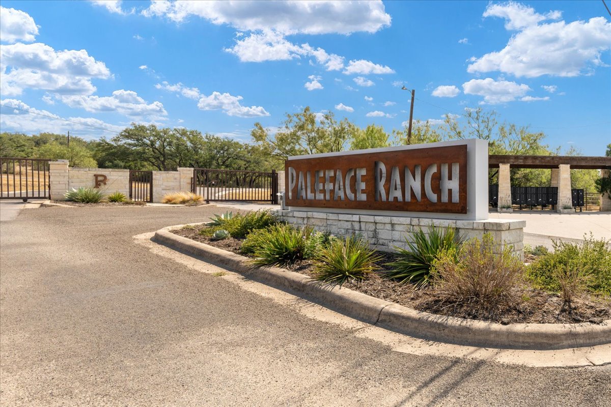 23802 Oscar Road Spicewood, TX 78669 - Photo 4 of 40 Gallery Image 4