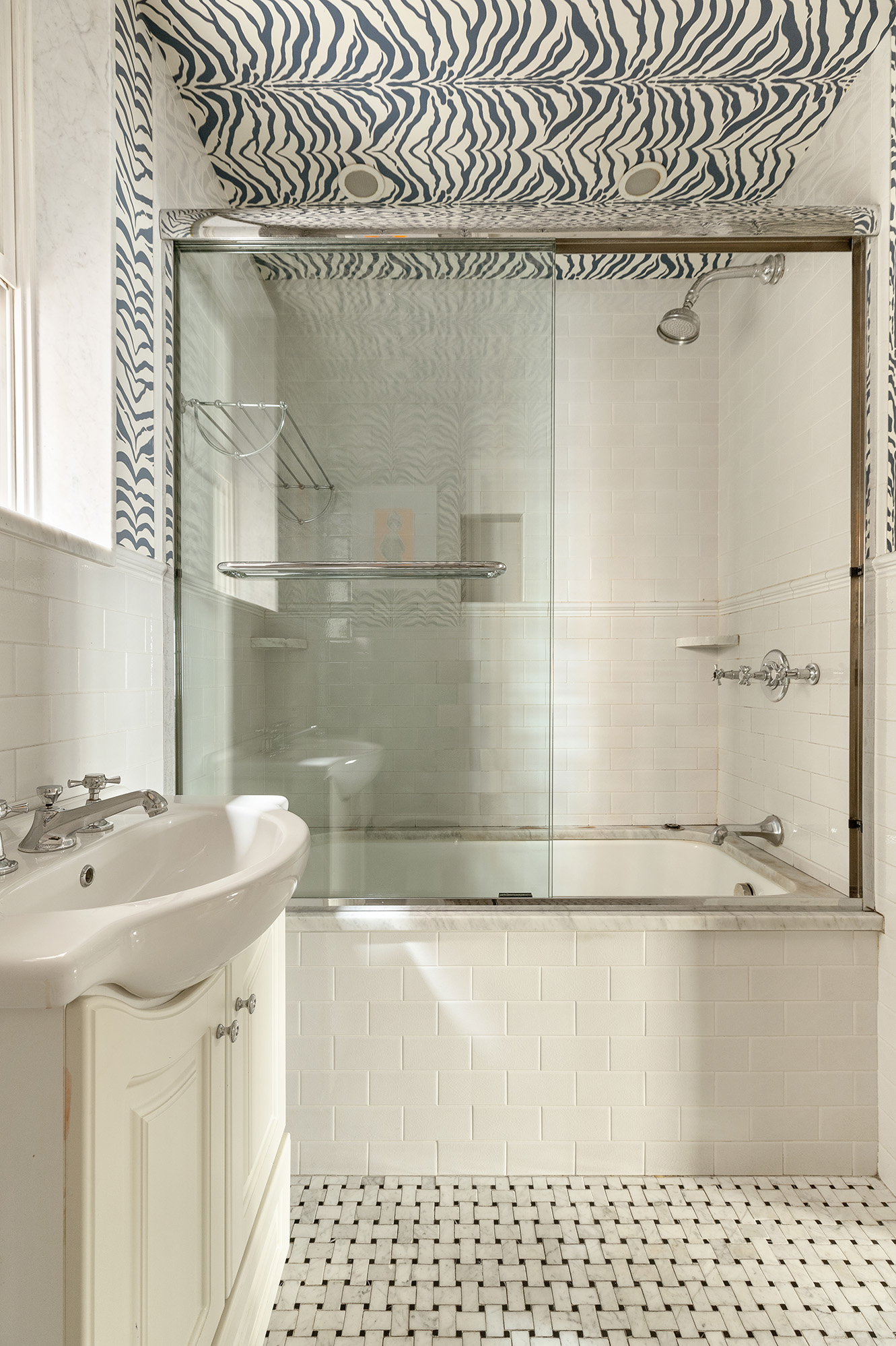 168 East 74th Street, Unit 6A Manhattan, NY 10021 - Photo 5 of 13