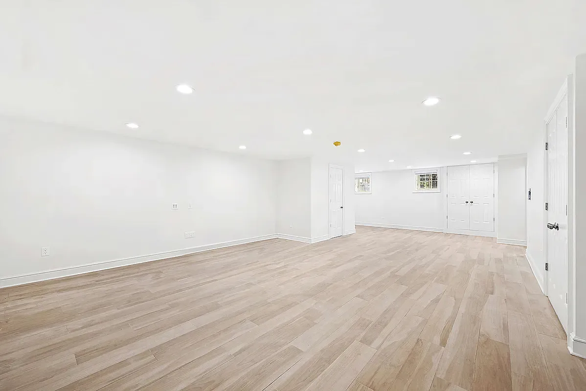 10-44 47th Road, Unit 1 Queens, NY 11101 - Photo 5 of 12