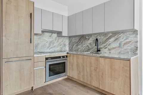 $775,000 | 44 Box Street, Unit 2C | Greenpoint