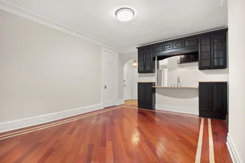 $599,000 | 305 West 72nd Street, Unit 7D | Upper West Side