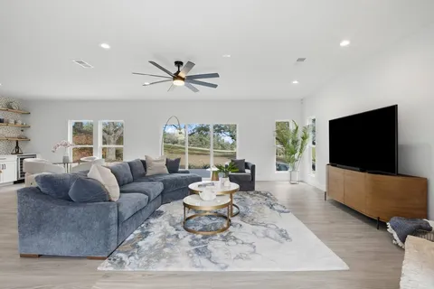 $925,000 | 1904 Lakeway Boulevard, Lakeway, TX 78734