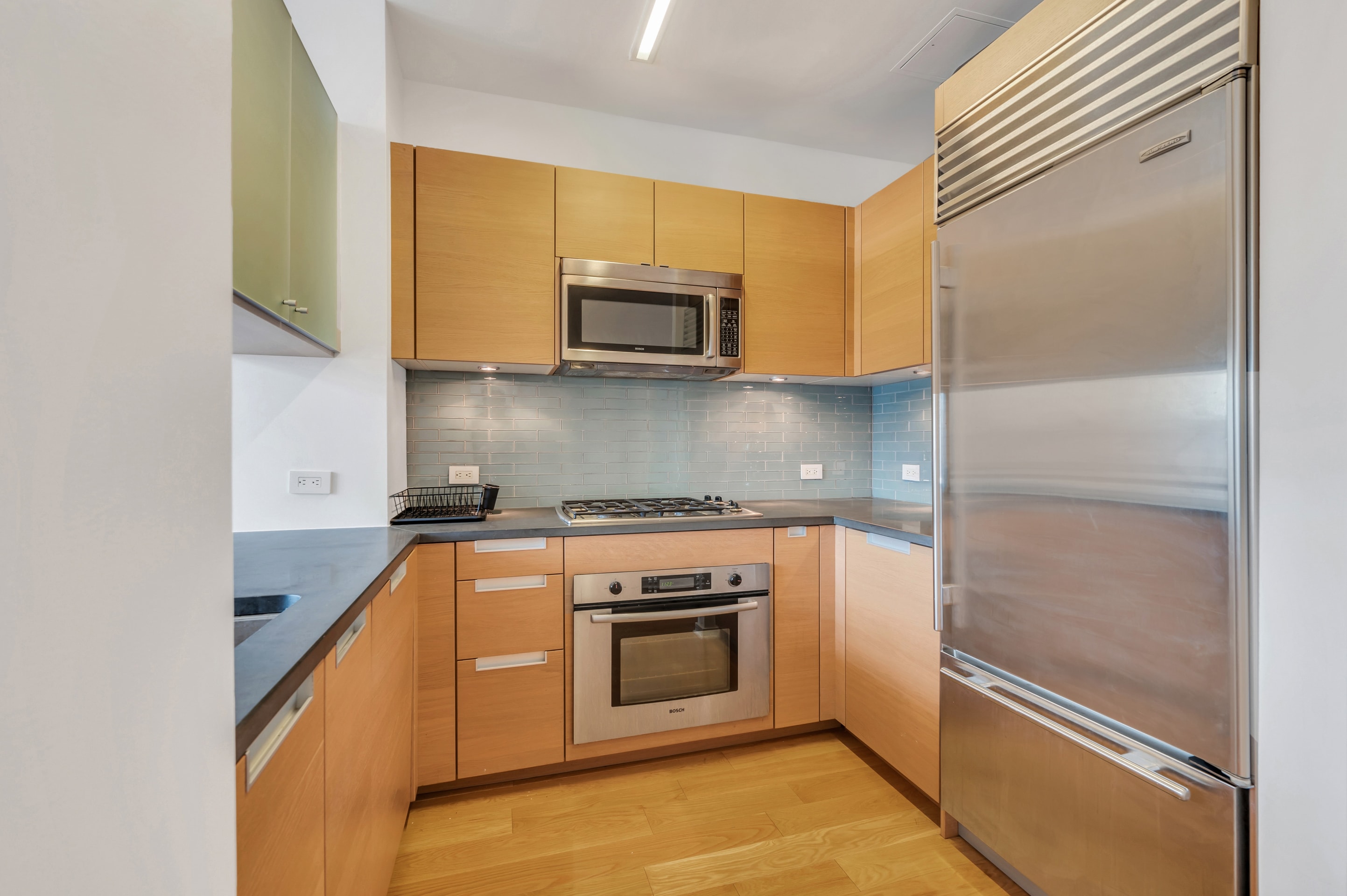 310 West 52nd Street, Unit 16C Manhattan, NY 10019 - Photo 5 of 13