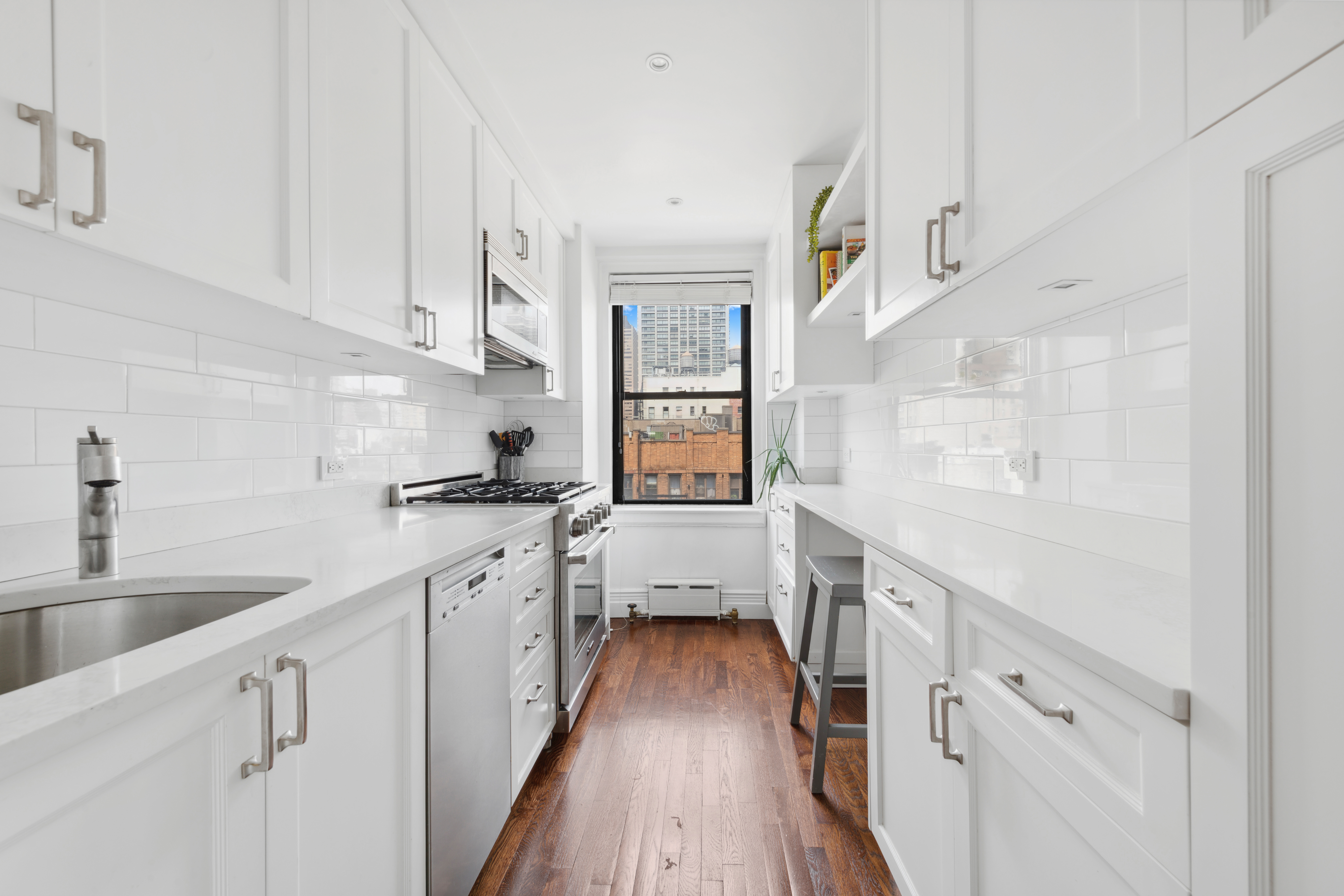 400 East 59th Street, Unit 8B Manhattan, NY 10022 - Photo 3 of 11