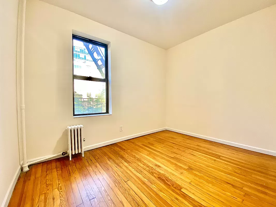 39-25 29th Street, Unit 2B Queens, NY 11101 - Photo 6 of 7