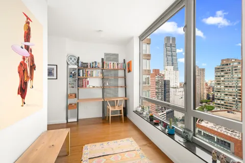 $2,800,000 | 150 Columbus Avenue, Unit 22F | Upper West Side