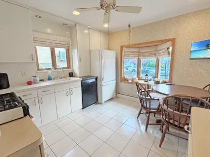 $780,000 | 4209 Nautilus Avenue | Seagate