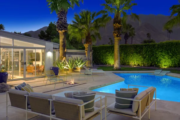 $1,075,000 | 406 East Desert Holly Circle, Palm Springs, CA 92262
