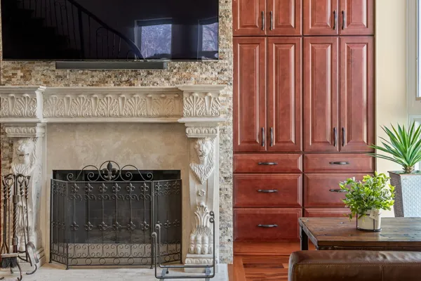 $1,400,000 | 802-10 Locust Street, Unit 201, Philadelphia, PA 19107