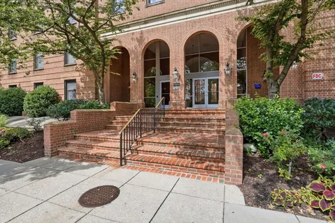 $985,000 | 2828 Wisconsin Avenue Northwest, Unit 114, Washington, DC 20007