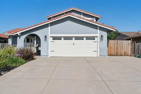 $1,049,000 | 112 Rose Petal Court, Petaluma, CA 94954