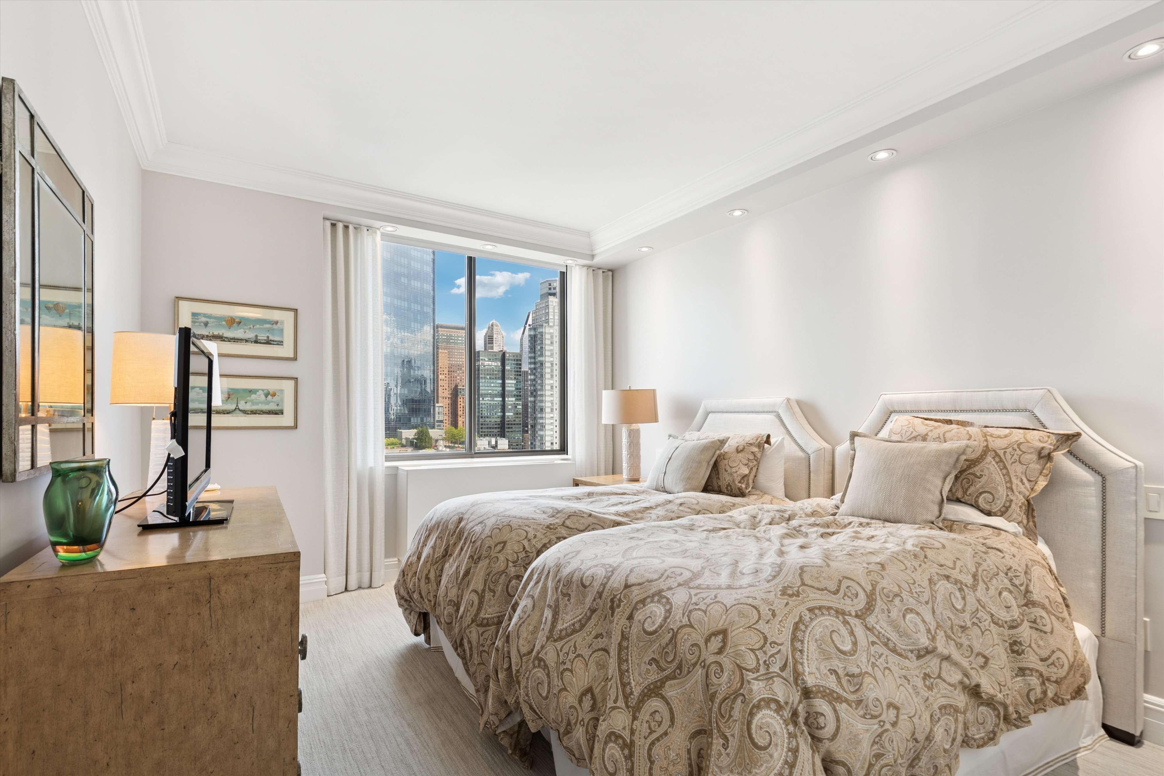 2 Columbus Avenue, Unit 39B Manhattan, NY 10023 - Photo 10 of 14 Gallery Image 10
