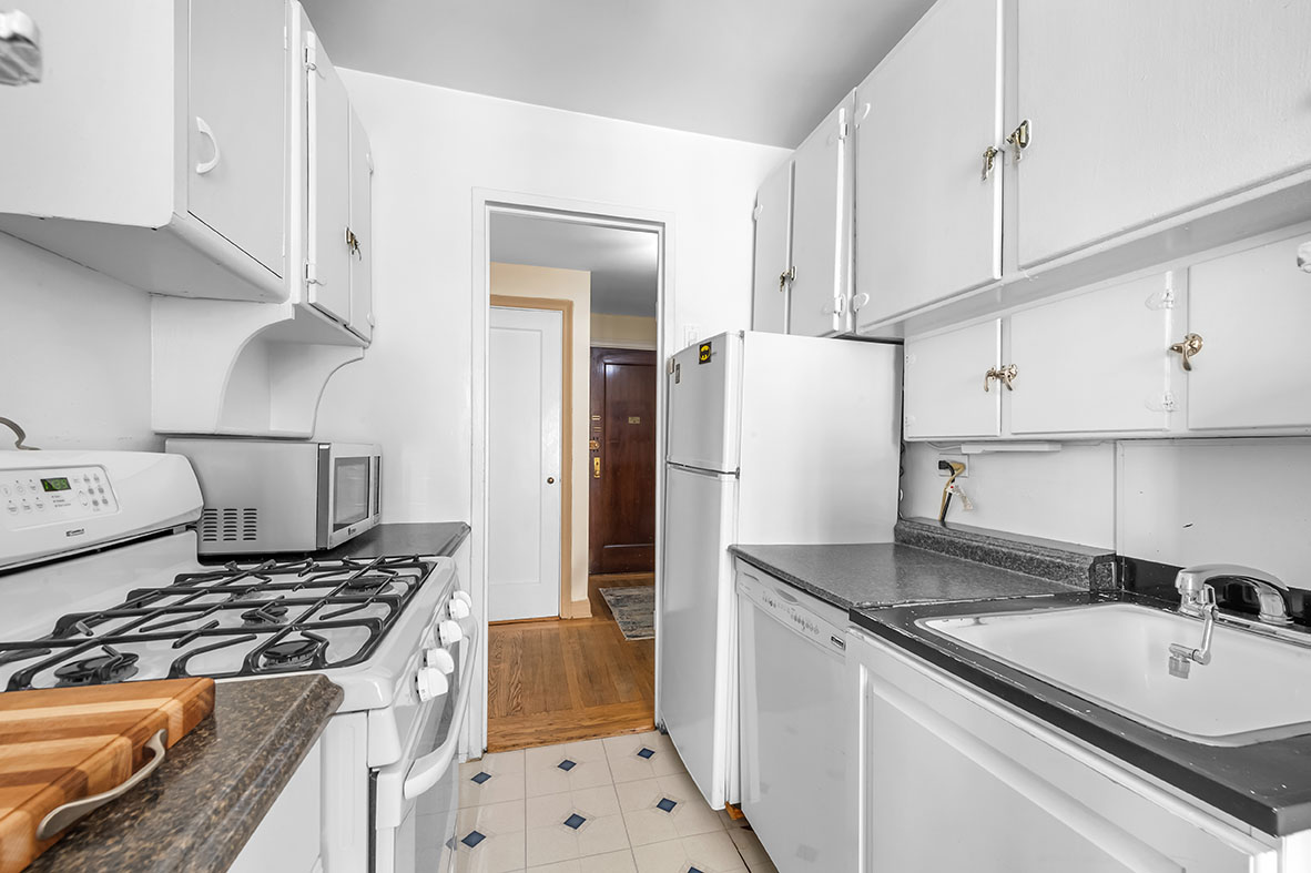 353 West 56th Street, Unit 11E Manhattan, NY 10019 - Photo 5 of 10