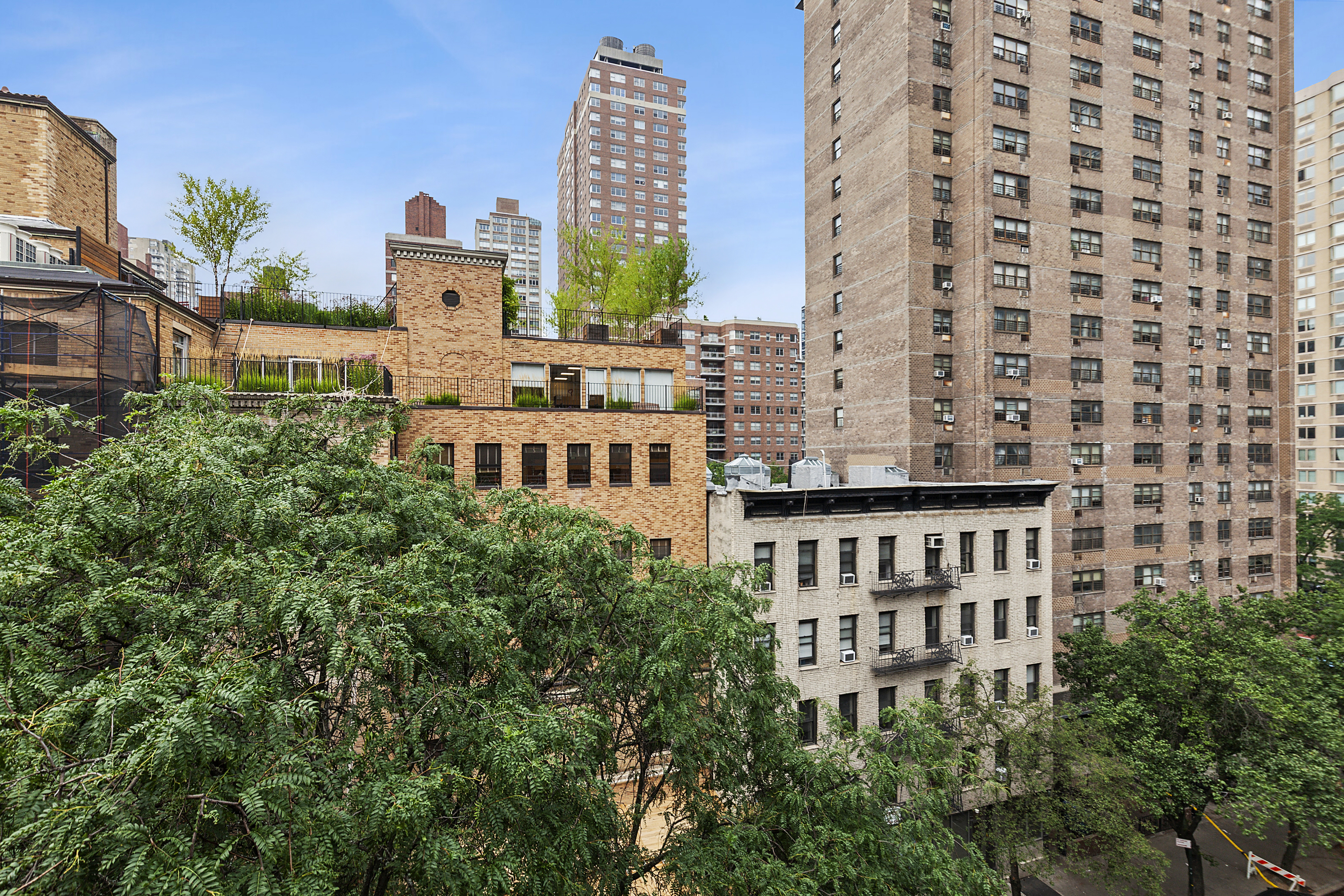 330 East 70th Street, Unit 6E Manhattan, NY 10021 - Photo 6 of 9