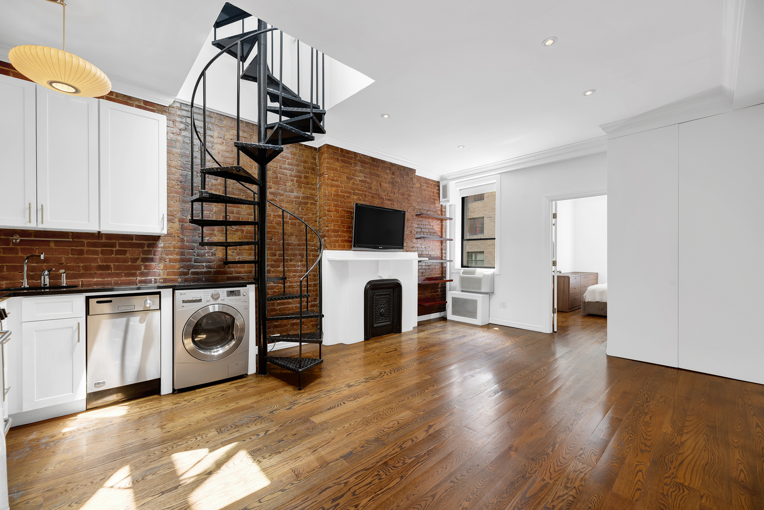 212 East 70th Street, Unit 4C Manhattan, NY 10021 - Photo 1 of 8
