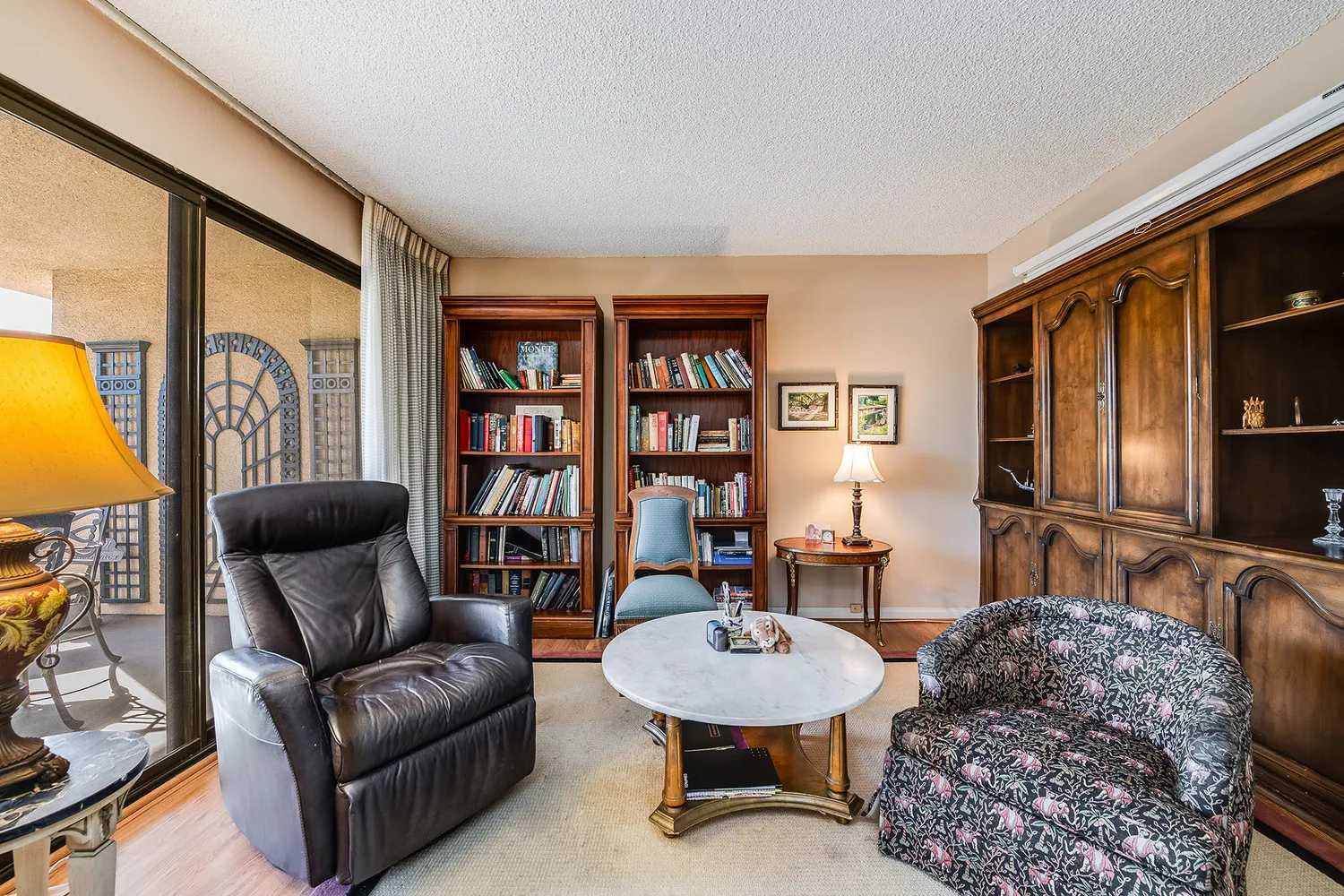 $849,000 | 10409 Riverside Drive, Unit 203, Toluca Lake, CA 91602