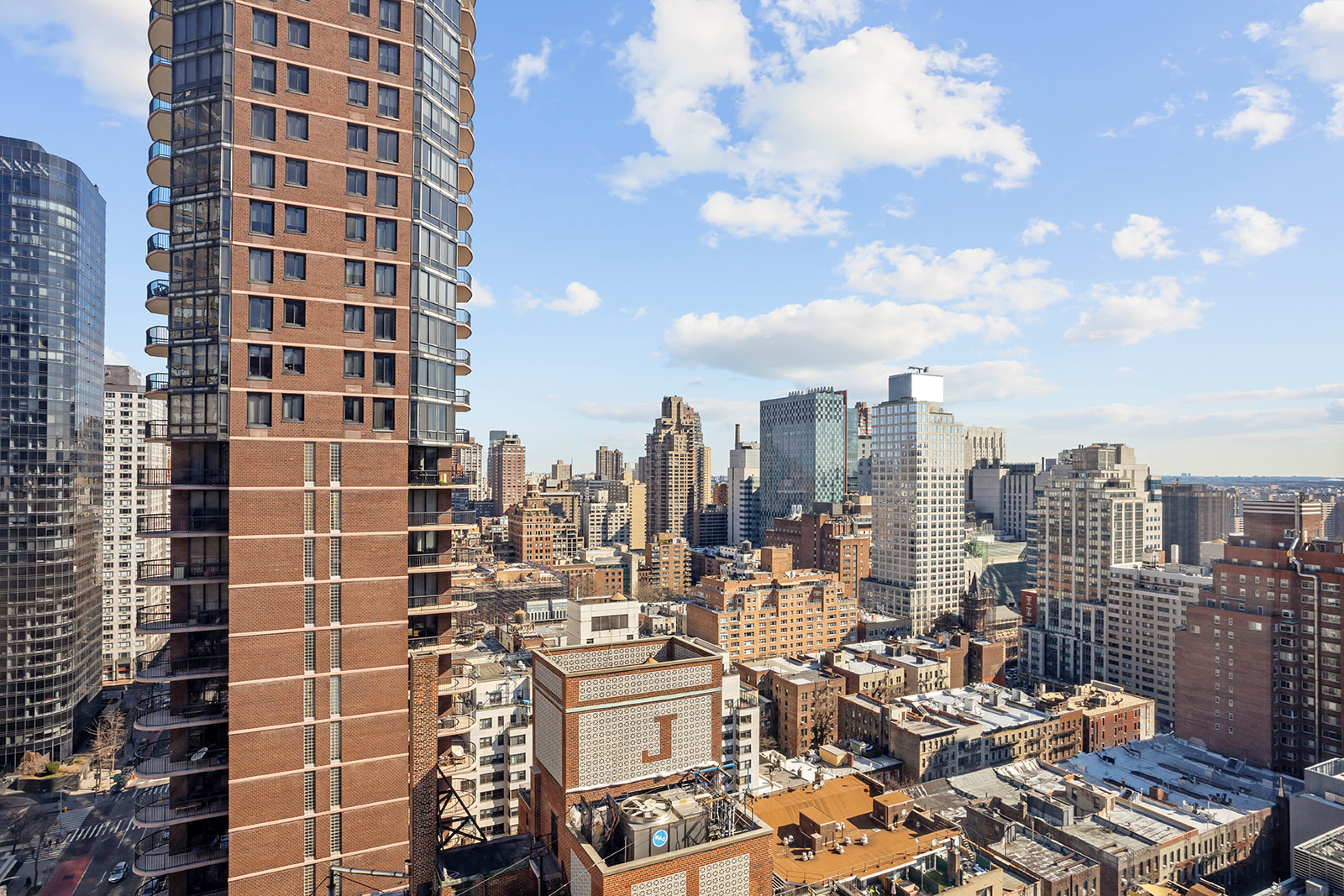 300 East 64th Street, Unit 26B Manhattan, NY 10065 - Photo 6 of 26 a view of a city with tall buildings