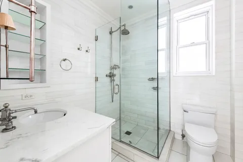 $2,585,000 | 26 East 63rd Street, Unit 11F | Lenox Hill
