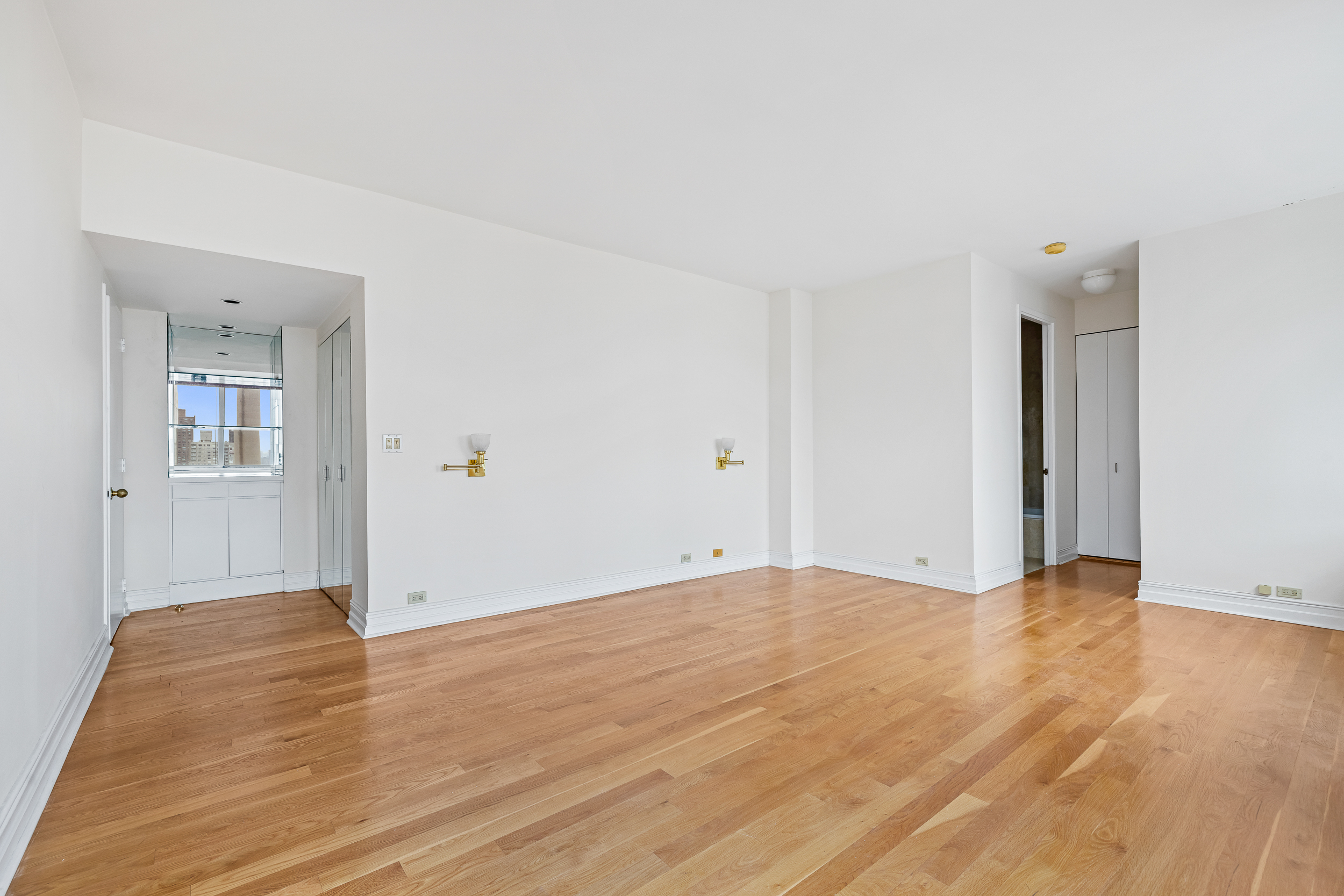 524 East 72nd Street, Unit 31AG Manhattan, NY 10021 - Photo 6 of 17 a view of an empty room