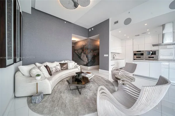 $5,799,900 | 88 Southwest 7th Street, Unit PH4303, Miami, FL 33130