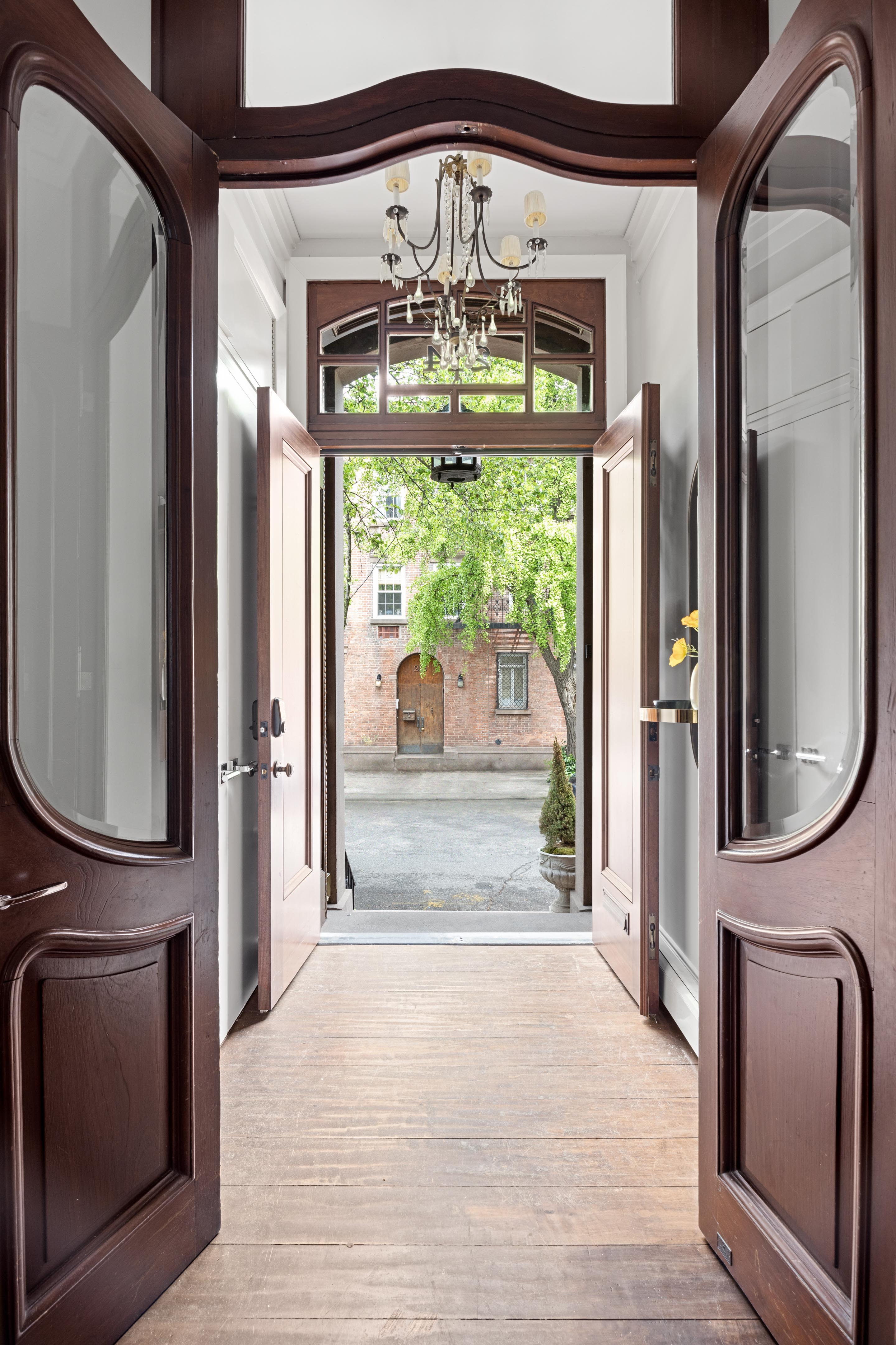 214 West 11th Street Manhattan, NY 10014 - Photo 3 of 25