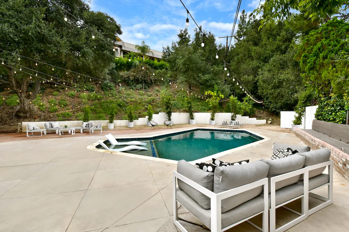 $2,599,000 | 4053 Harclare Lane, Encino, CA 91436
